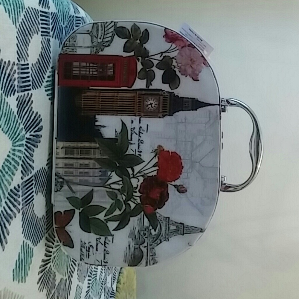 Adults multicolored magazine Jewelry make-up set b